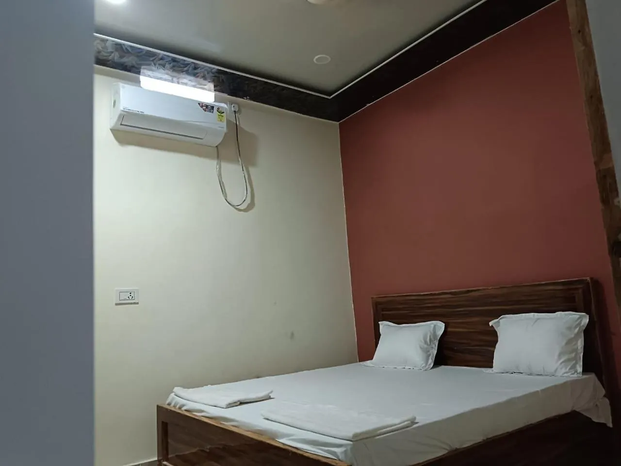 Hotel Sylvania Palace Varanasi